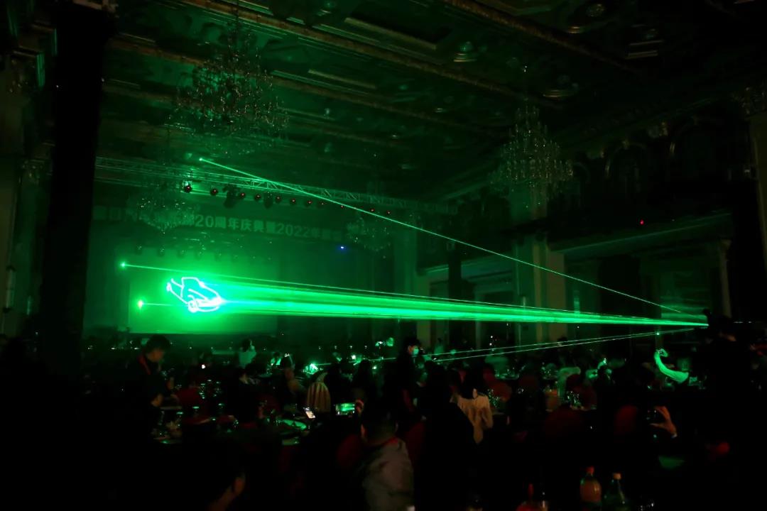 致敬时代,聚势共赢---假日租车20周年庆暨年度盛典圆满举行 致敬时代,聚势共赢---假日租车20周年庆暨年度盛典圆满举行