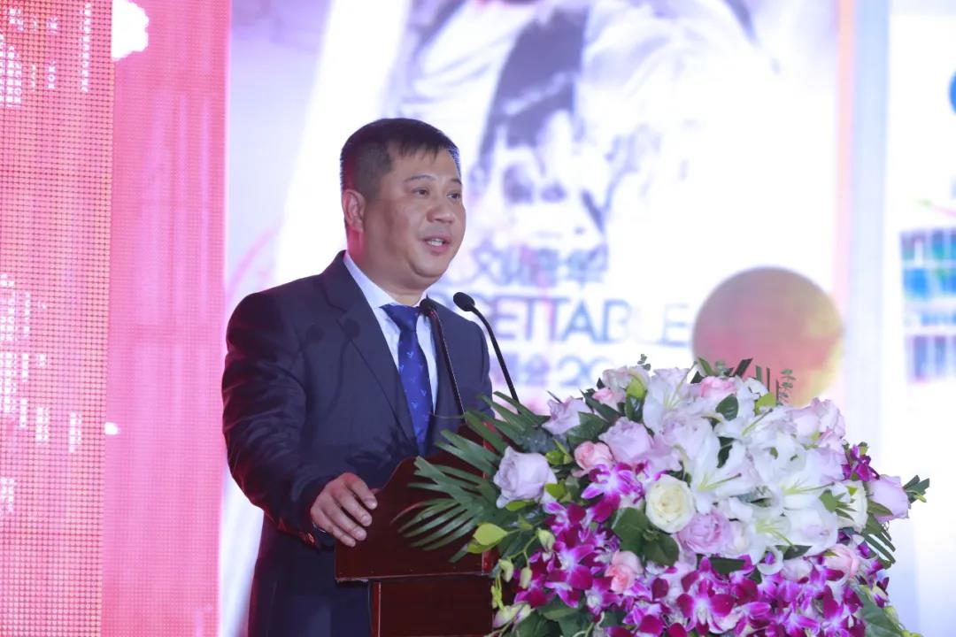 致敬时代,聚势共赢---假日租车20周年庆暨年度盛典圆满举行 致敬时代,聚势共赢---假日租车20周年庆暨年度盛典圆满举行