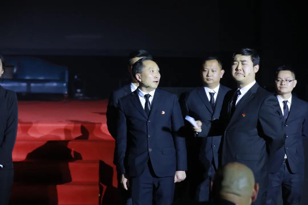 致敬时代,聚势共赢---假日租车20周年庆暨年度盛典圆满举行 致敬时代,聚势共赢---假日租车20周年庆暨年度盛典圆满举行