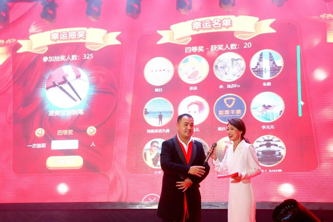 致敬时代,聚势共赢---假日租车20周年庆暨年度盛典圆满举行 致敬时代,聚势共赢---假日租车20周年庆暨年度盛典圆满举行